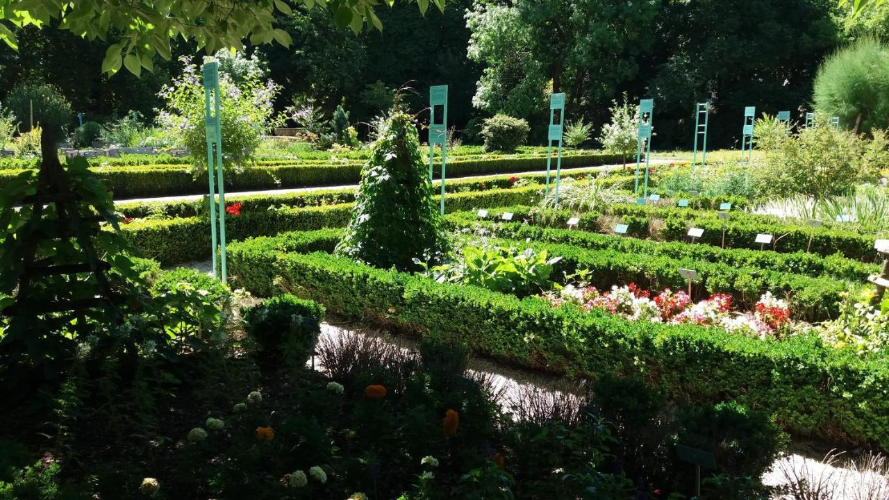 Meuble De Tourisme 2* Les Jardins De L Arquebuse Dijon Buitenkant foto